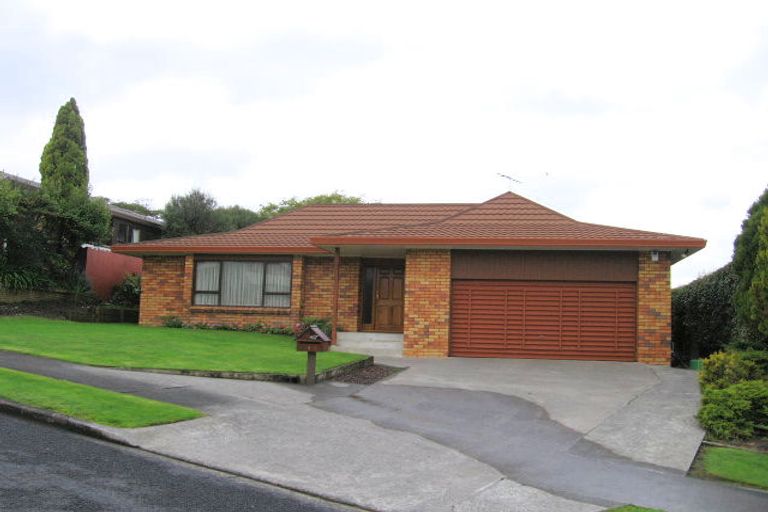 Photo of property in 5 Citation Way, Botany Downs, Auckland, 2010