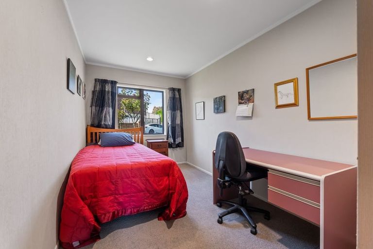 Photo of property in 3 Ruskin Place, Westown, New Plymouth, 4310