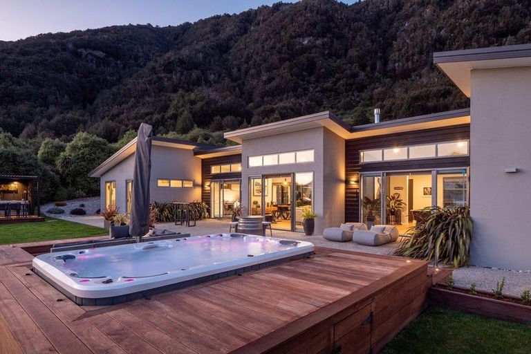 Photo of property in 13 Fantail Lane, Mount Creighton, Queenstown, 9371