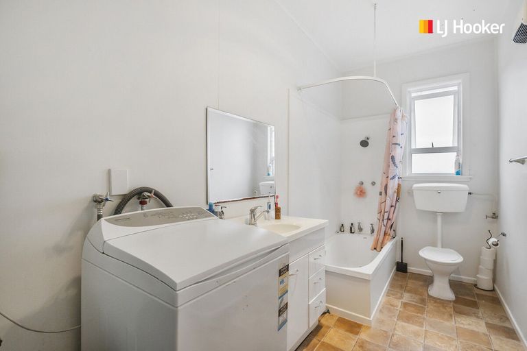 Photo of property in 23 Royal Crescent, Saint Kilda, Dunedin, 9012