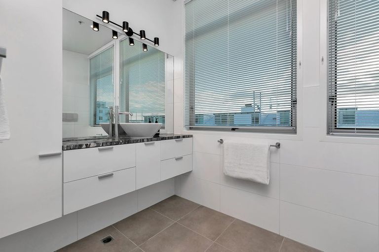 Photo of property in Shed 20 Princes Wharf Apartments, 48a/139 Quay Street, Auckland Central, Auckland, 1010