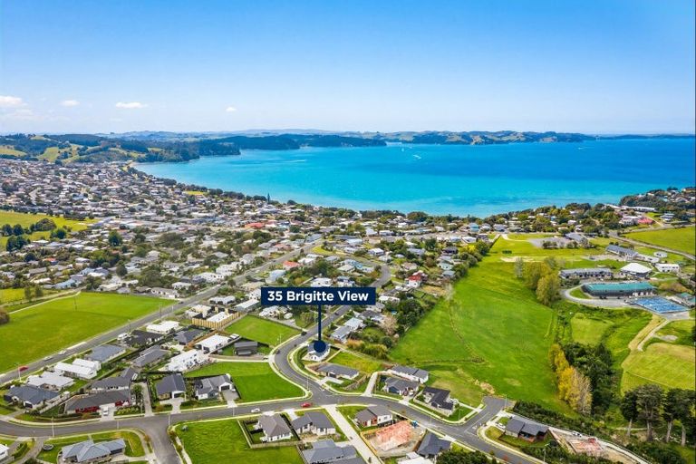 Photo of property in 35 Brigitte View, Snells Beach, 0920