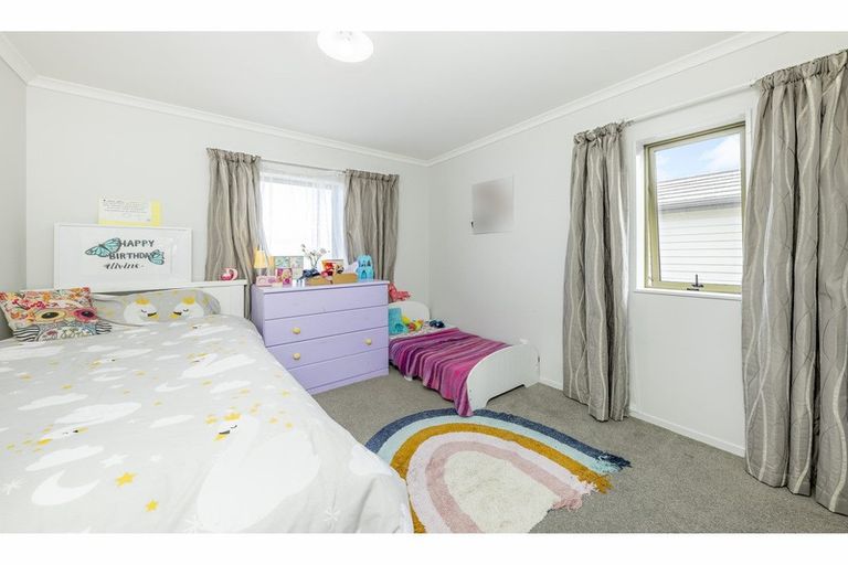 Photo of property in 22 Taiaapure Street, Weymouth, Auckland, 2103