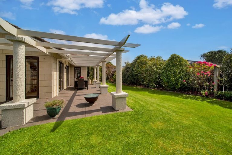 Photo of property in 10 Kinross Drive, Merrilands, New Plymouth, 4312