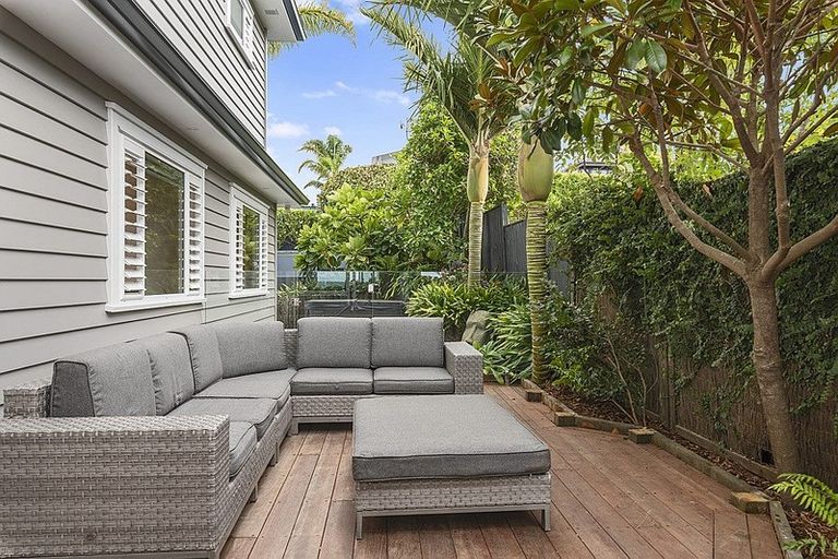 Photo of property in 76 Churchill Road, Murrays Bay, Auckland, 0630