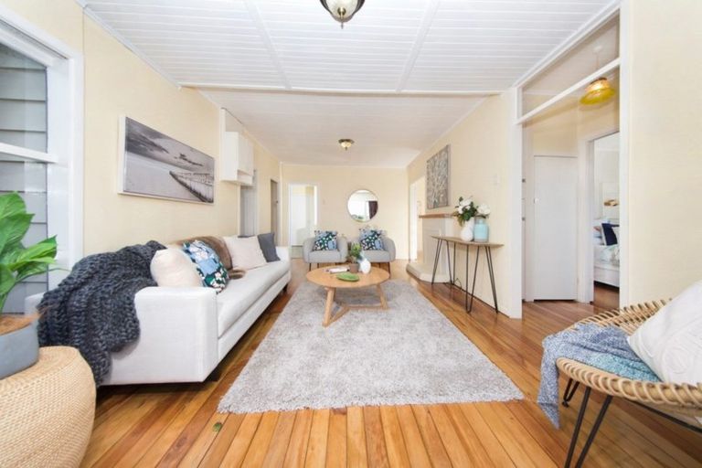 Photo of property in 1/8 Orchard Road, Waiake, Auckland, 0630