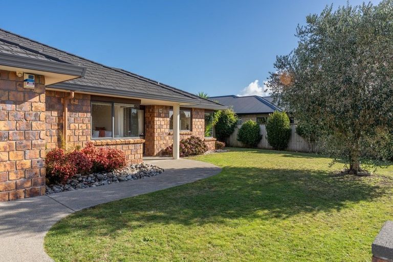Photo of property in 98 Guildford Drive, Paraparaumu Beach, Paraparaumu, 5032