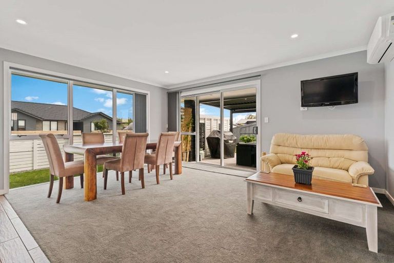 Photo of property in 6 Kuakua Close, Papamoa Beach, Papamoa, 3118