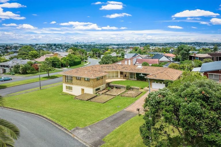 Photo of property in 2 Pendene Place, Forrest Hill, Auckland, 0620