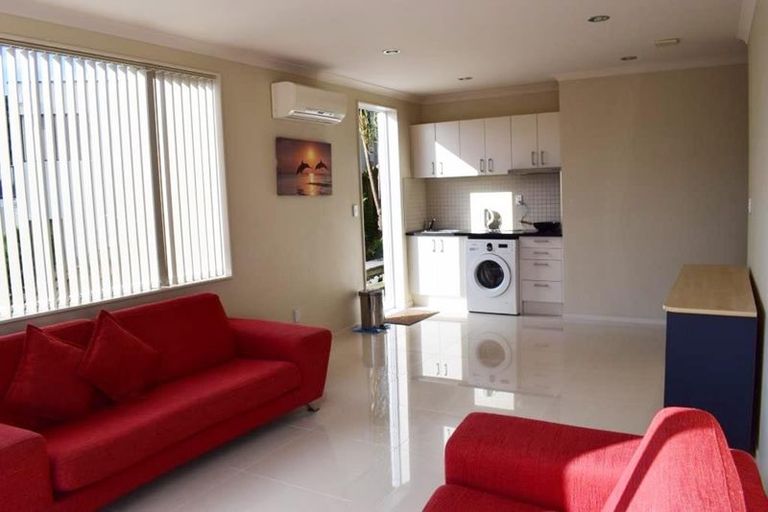 Photo of property in 97 Island Bay Road, Beach Haven, Auckland, 0626