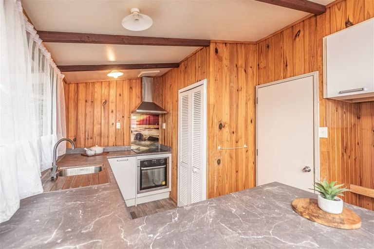 Photo of property in 24 Karyn Street, Castlecliff, Whanganui, 4501