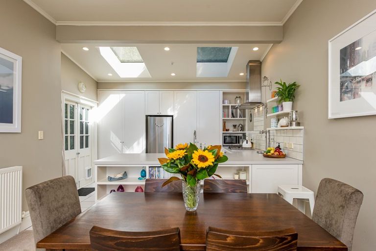 Photo of property in 74 Mortimer Terrace, Brooklyn, Wellington, 6021