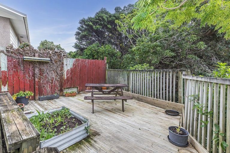 Photo of property in 15 Woolwich Close, Whitby, Porirua, 5024