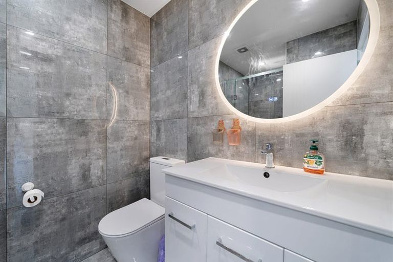 Photo of property in 4/68 Smythe Road, Henderson, Auckland, 0612