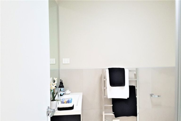 Photo of property in 64 Manutewhau Road, Massey, Auckland, 0614