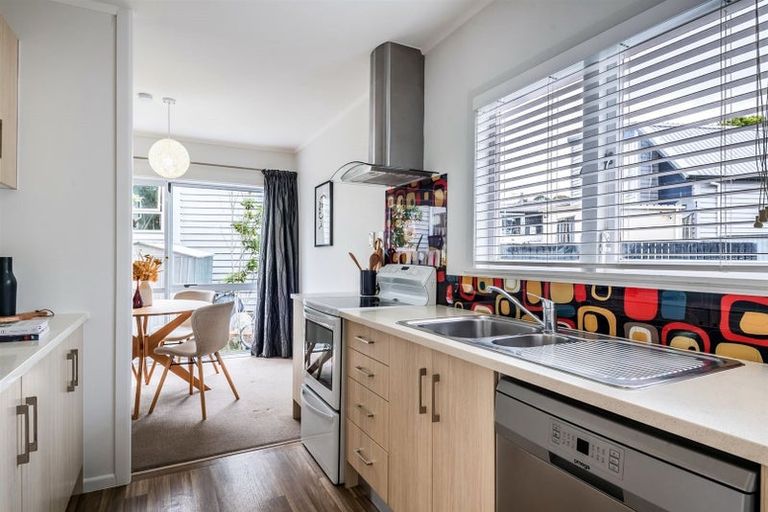 Photo of property in 14a Saffron Street, Birkdale, Auckland, 0626