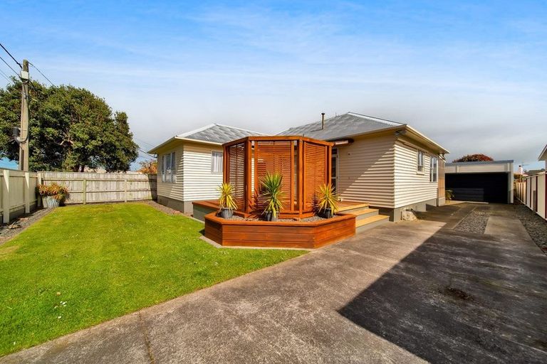 Photo of property in 37 Vogel Street, Hawera, 4610