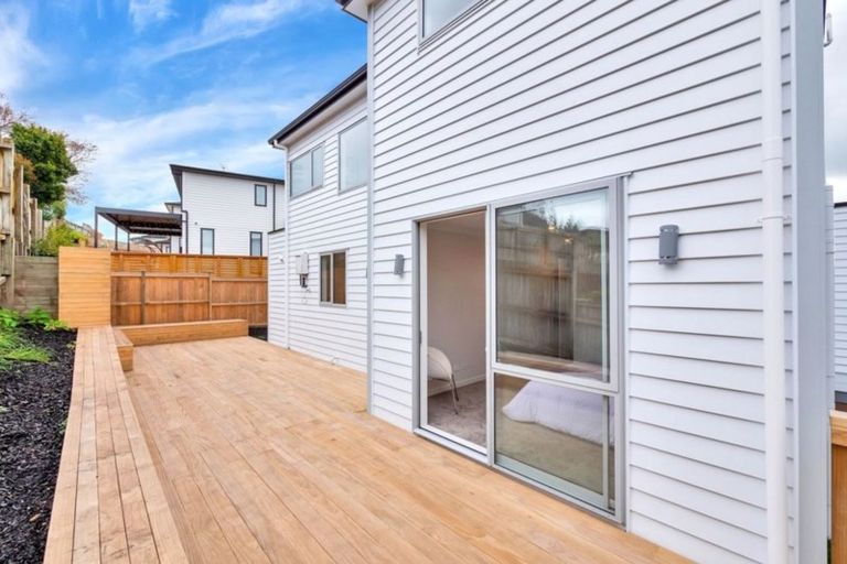 Photo of property in 4 Lagonda Rise, Oteha, Auckland, 0632