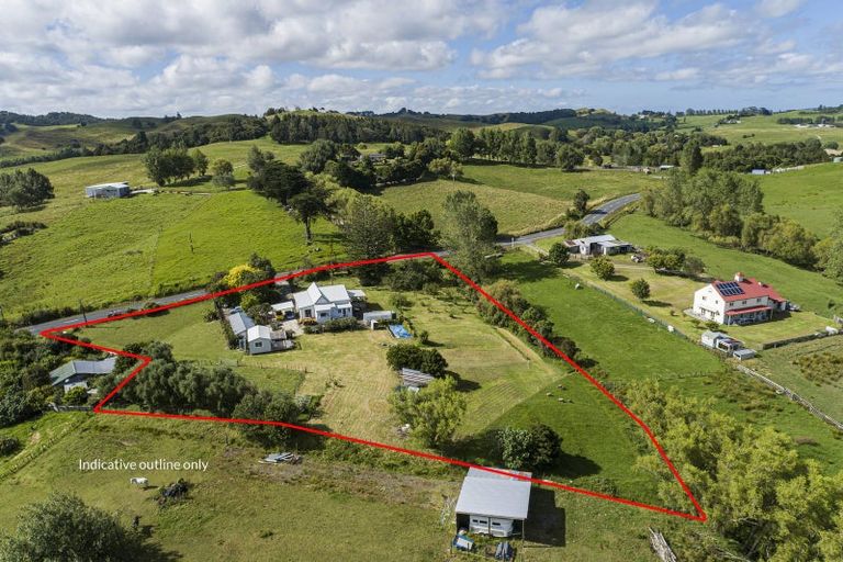 Photo of property in 46 Whakapirau Road, Maungaturoto, 0583