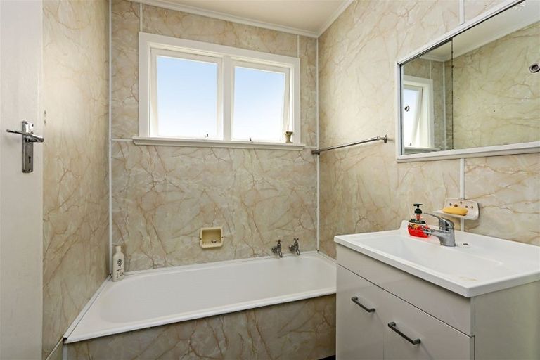 Photo of property in 1220 Norfolk Crescent, Mayfair, Hastings, 4122