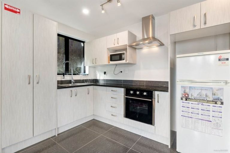 Photo of property in 52 Everglade Drive, Goodwood Heights, Auckland, 2105