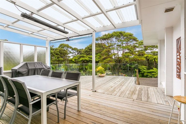 Photo of property in 1040 Scenic Drive North, Swanson, Auckland, 0816