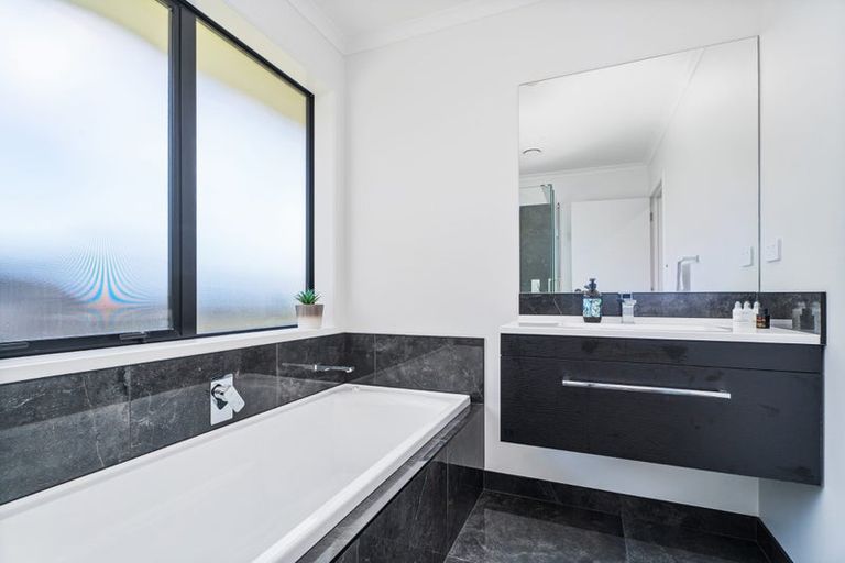 Photo of property in 10 Onerere Drive, Whitianga, 3510