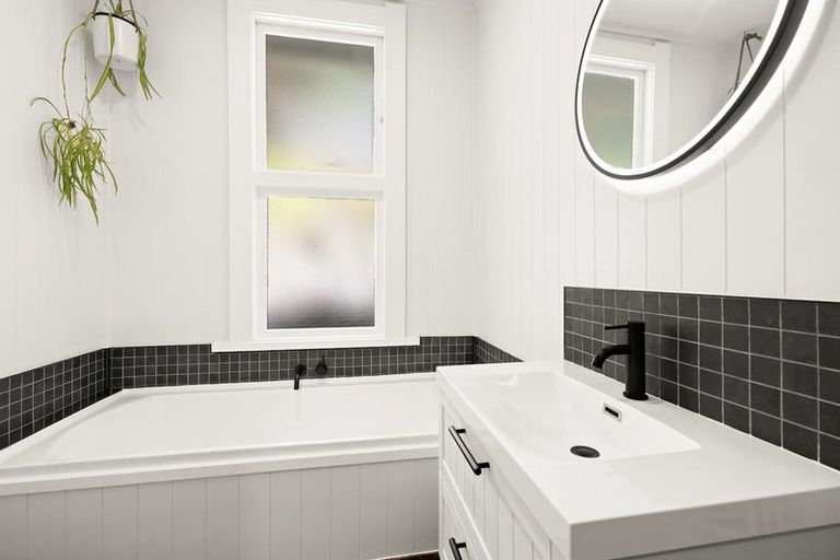 Photo of property in 45 Faraday Street, Hospital Hill, Napier, 4110