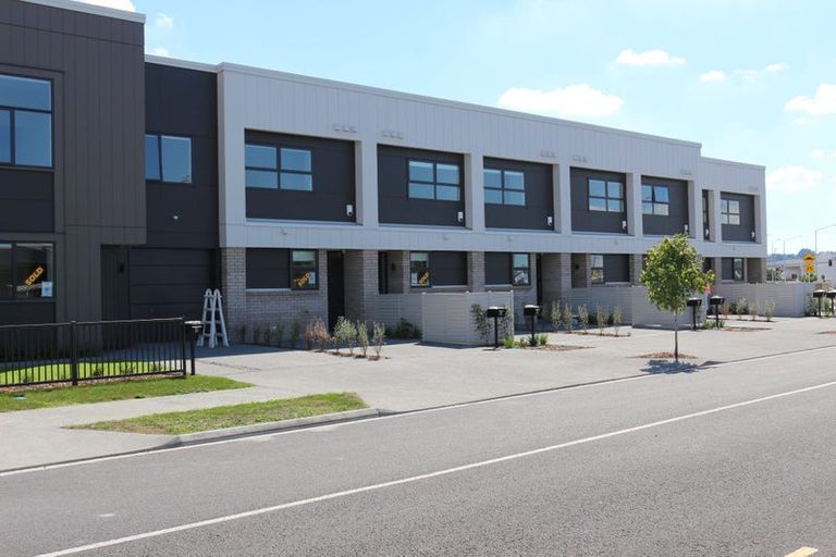 Photo of property in 43 Periko Way, Takanini, 2112