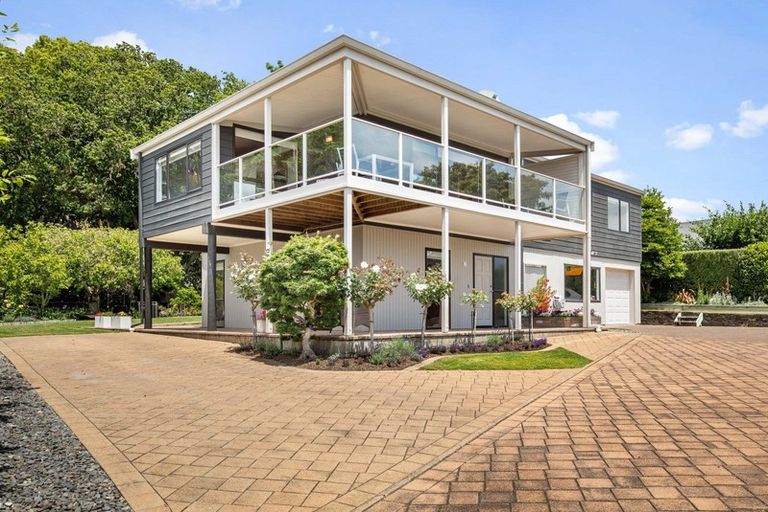 Photo of property in 2 Gellibrand Place, Omokoroa, 3114