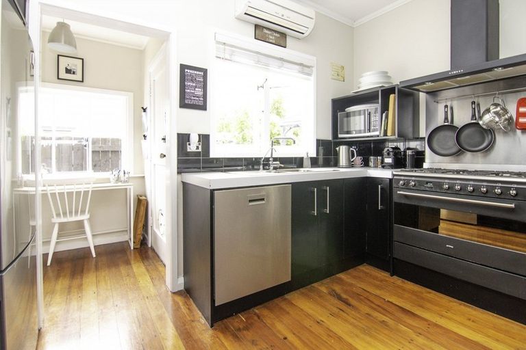 Photo of property in 57 Limbrick Street, Terrace End, Palmerston North, 4410