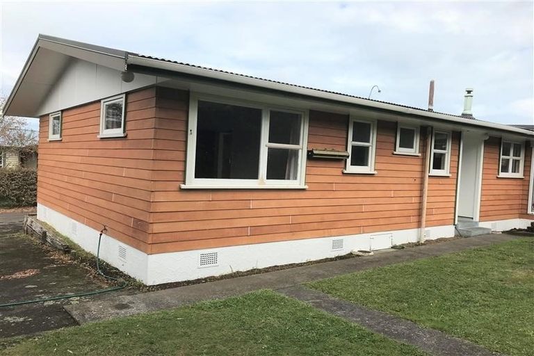 Photo of property in 10 Durham Avenue, Welbourn, New Plymouth, 4312