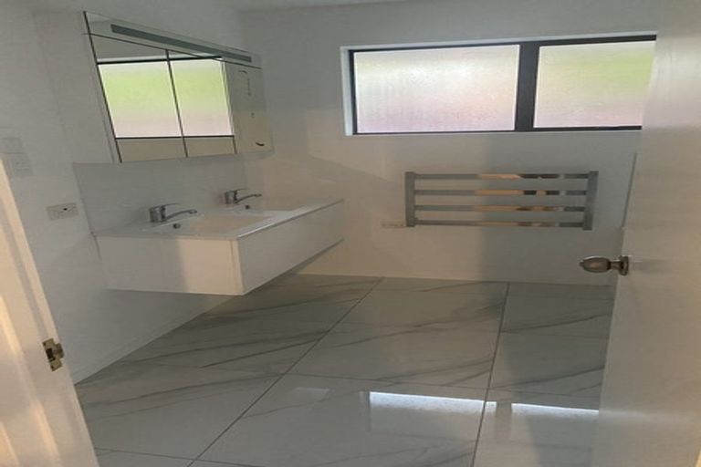 Photo of property in 20 Taupata Street, Redcliffs, Christchurch, 8081