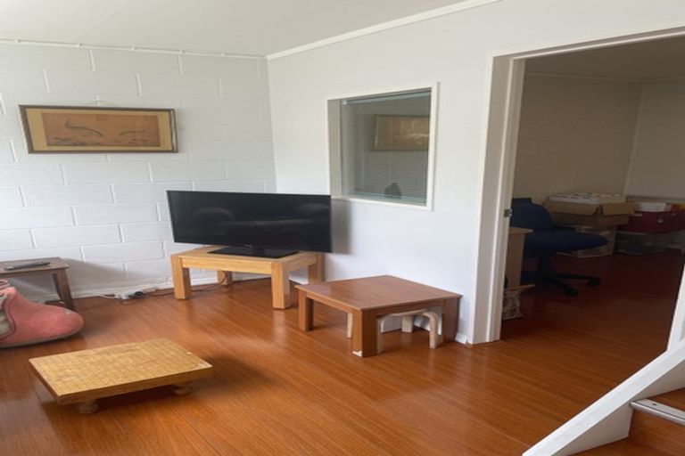 Photo of property in 14 Malters Place, Browns Bay, Auckland, 0630