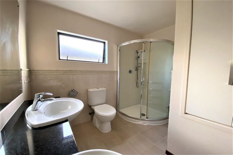 Photo of property in 4 Luxor Place, Massey, Auckland, 0614