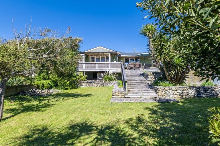 Photo of property in 15 Mahoe Street, Otaki Beach, Otaki, 5512
