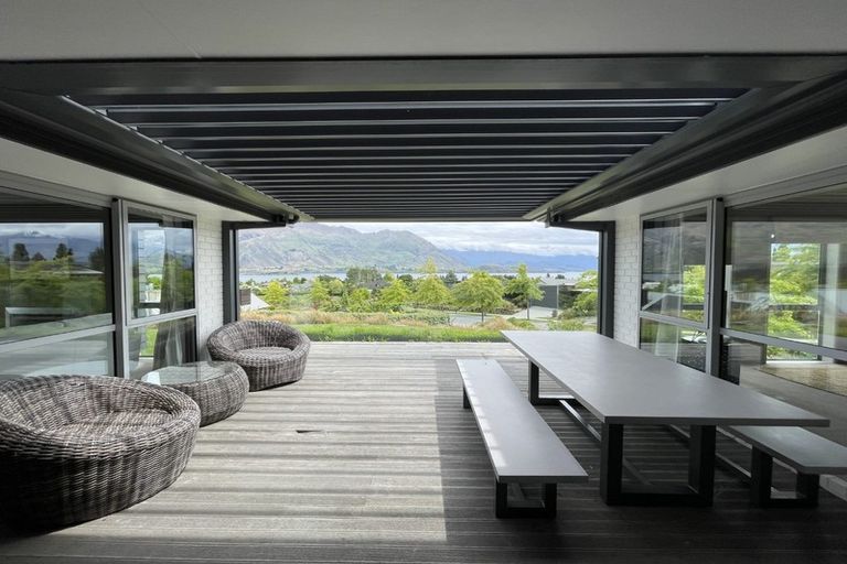 Photo of property in 16 Forest Heights, Wanaka, 9305