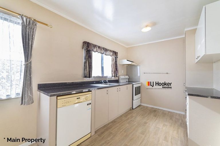 Photo of property in 18 Dungarvon Place, Clendon Park, Auckland, 2103