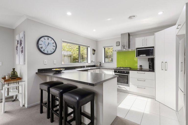 Photo of property in 32 Havana Rise, Grenada Village, Wellington, 6037