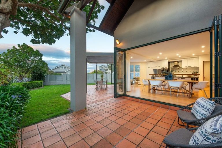 Photo of property in 1/16 Clifton Road, Hauraki, Auckland, 0622
