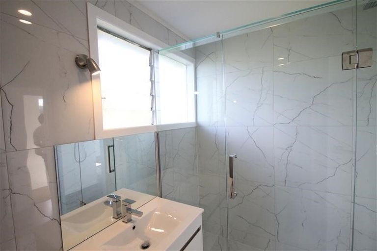 Photo of property in 606 Glenfield Road, Bayview, Auckland, 0629