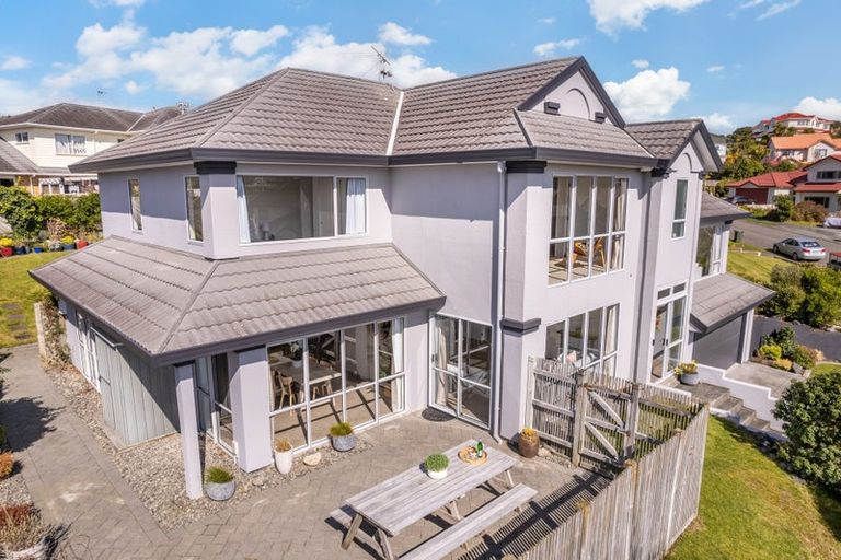 Photo of property in 12 Lanyon Place, Whitby, Porirua, 5024