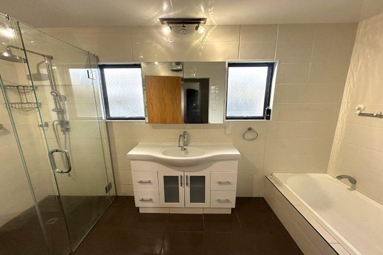 Photo of property in 4a Brett Place, Takaro, Palmerston North, 4412