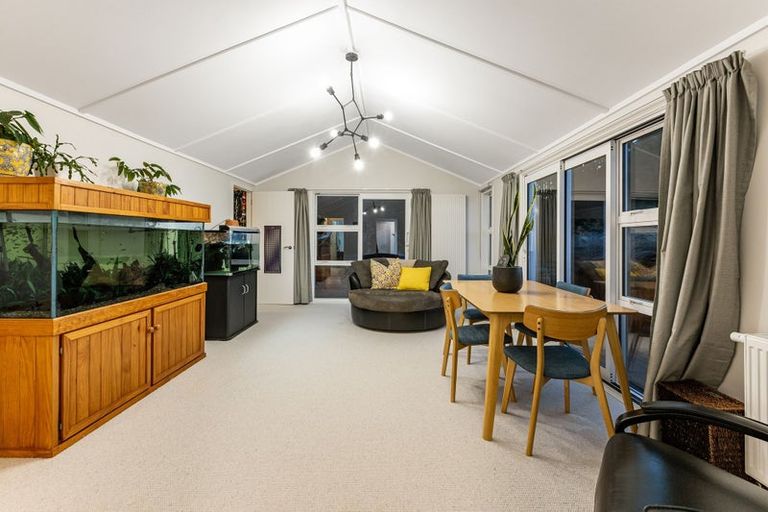 Photo of property in 2/11 Mervyn Place, Plimmerton, Porirua, 5026