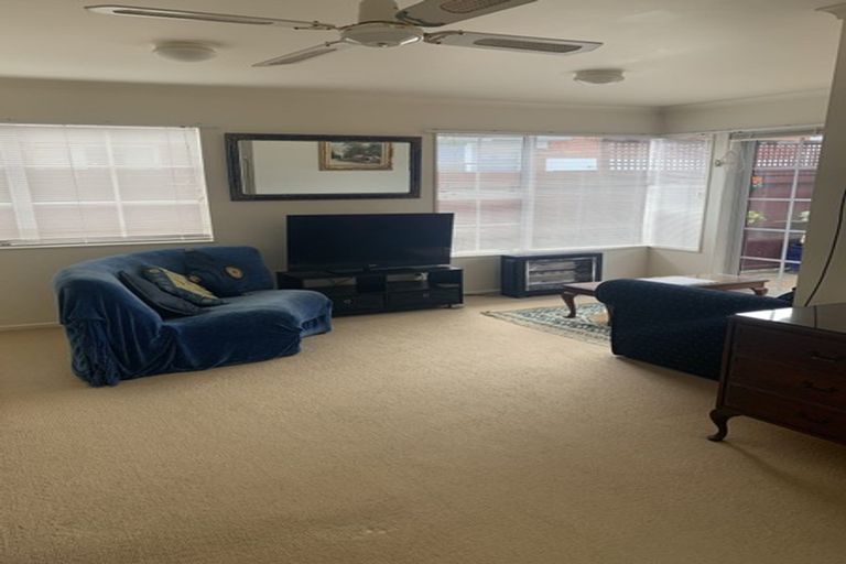 Photo of property in 340a Lake Road, Hauraki, Auckland, 0622