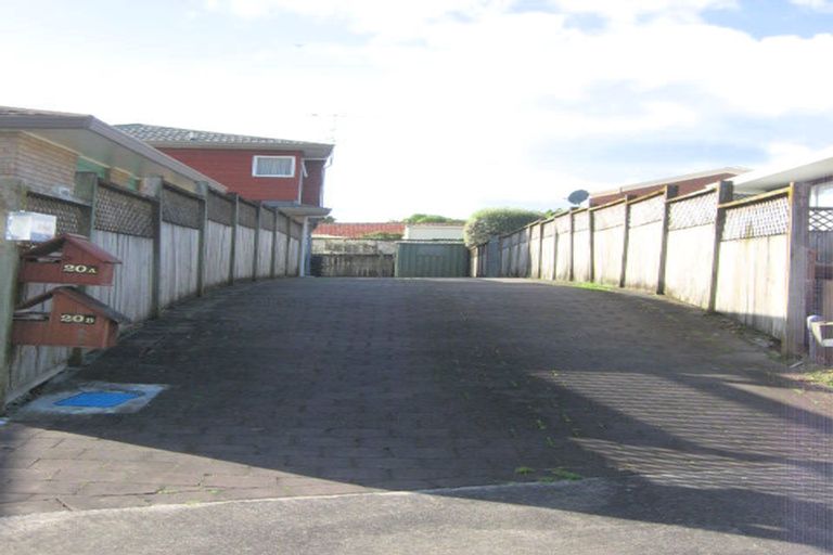 Photo of property in 2/20 Steeple Rise, Pakuranga, Auckland, 2010