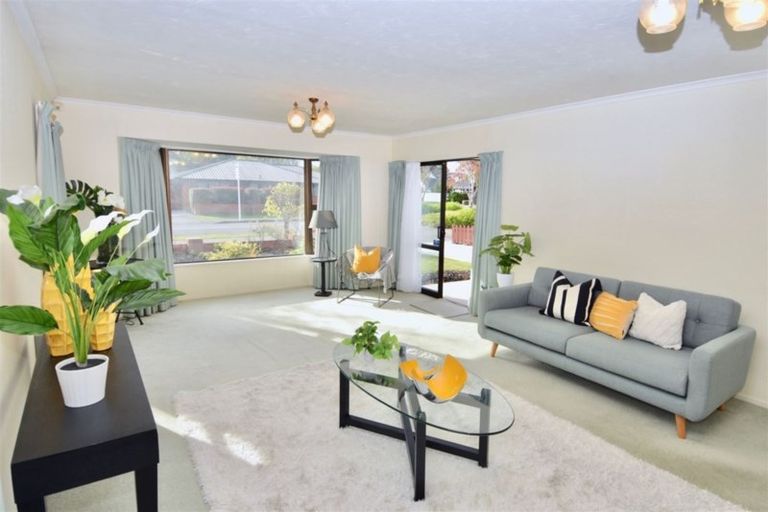 Photo of property in 2/1 Thorrington Road, Cashmere, Christchurch, 8022