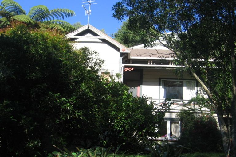 Photo of property in 19 Governor Road, Northland, Wellington, 6012