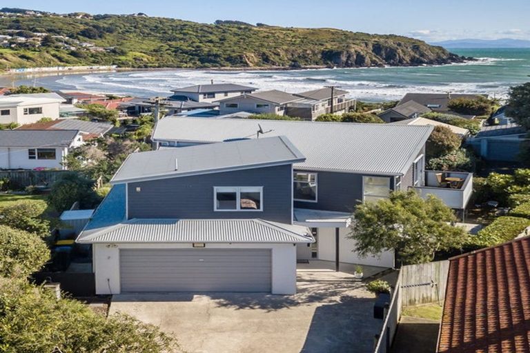 Photo of property in 22a Main Road, Titahi Bay, Porirua, 5022