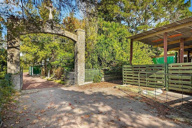 Photo of property in 65 Annett Road, Kumeu, 0891